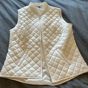 Women’s medium, Karen Scott white vest.